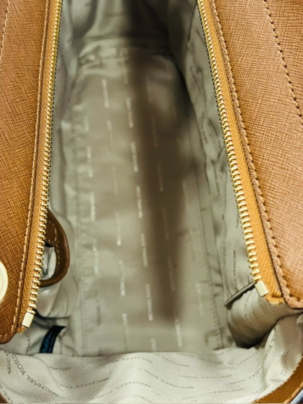 Michael Kors Dee Dee Lg Saffiano Leather Convertible Tote Acorn EUC - Picture 9 of 16